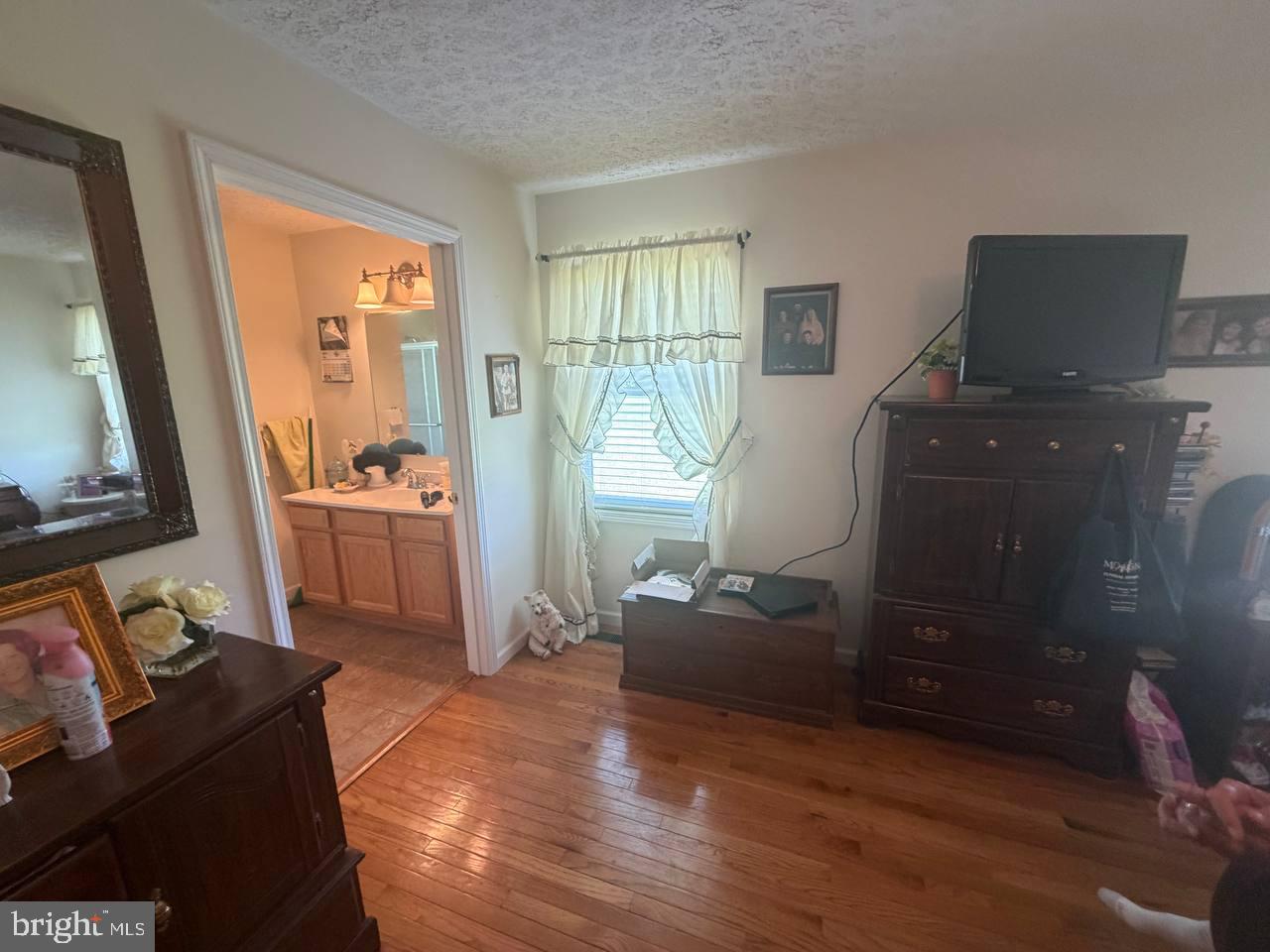 333 East Bailey Road Lewisburg, WV 24901 - Photo 35 of 57 Cozy retreat with natural light.