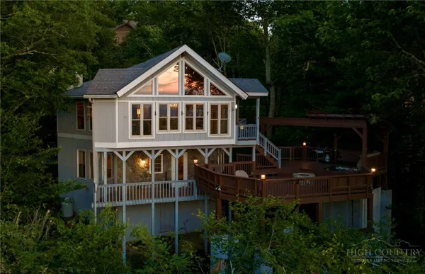 $785,000 | 130 Raven Road, Beech Mountain, NC 28604