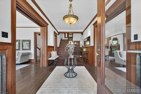 $1,075,000 | 5095 Westminster Place, St. Louis, MO 63108