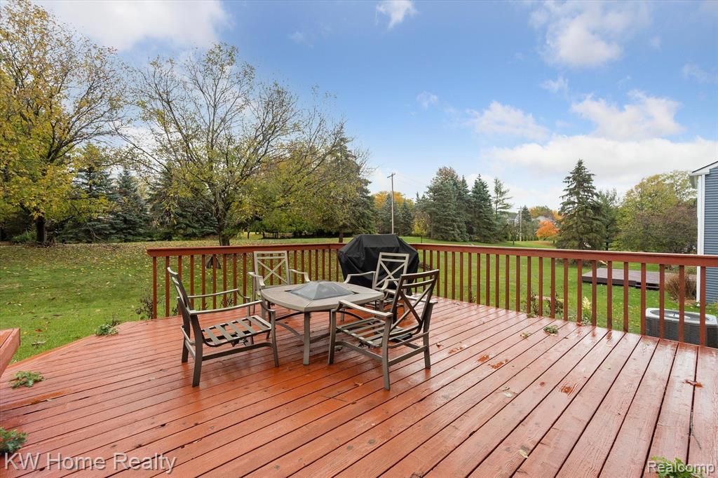 1660 Ridgecrest Rochester, MI 48306 - Photo 47 of 54