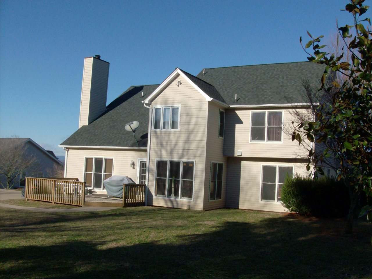 364 McIntosh Road Roanoke, VA 24019 - Photo 4 of 26 Rear of Home/Backyard