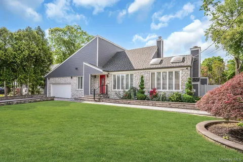 $899,000 | 129 Gleeland Street, Deer Park, NY 11729