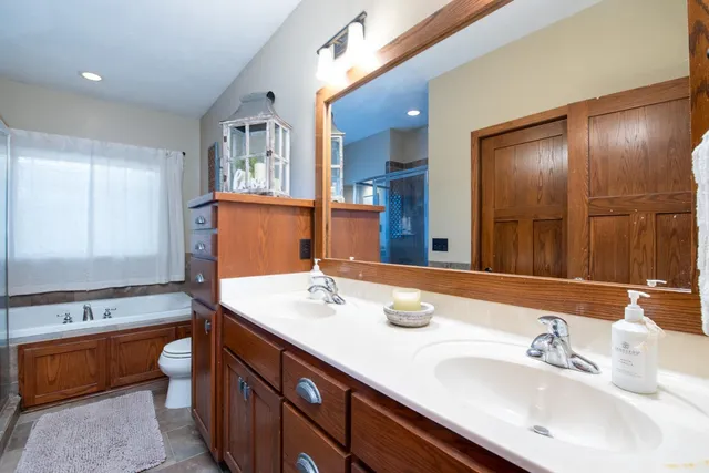 $619,900 | 610 East Rolling Hills Drive, Le Center, MN 56057