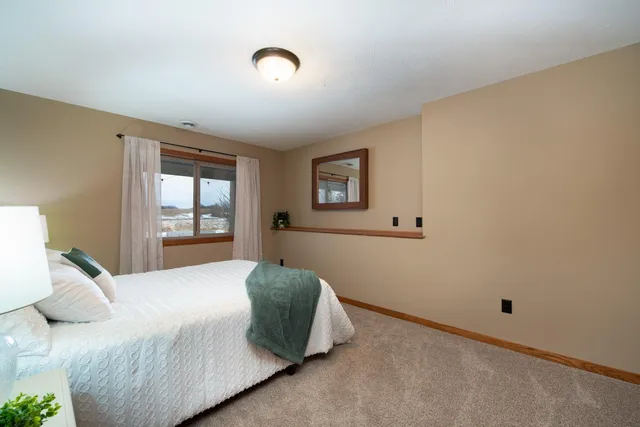 $619,900 | 610 East Rolling Hills Drive, Le Center, MN 56057