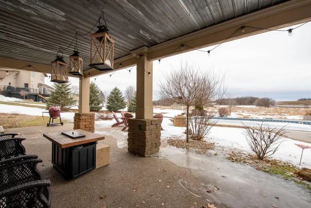 $619,900 | 610 East Rolling Hills Drive, Le Center, MN 56057