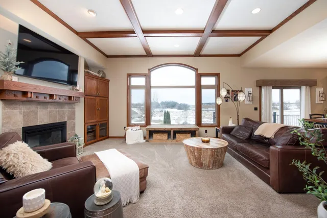 $619,900 | 610 East Rolling Hills Drive, Le Center, MN 56057