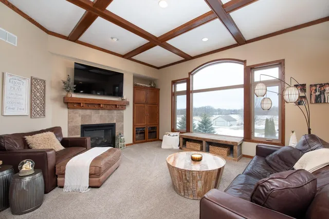 $619,900 | 610 East Rolling Hills Drive, Le Center, MN 56057