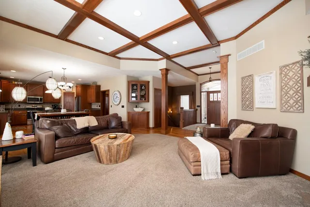 $619,900 | 610 East Rolling Hills Drive, Le Center, MN 56057