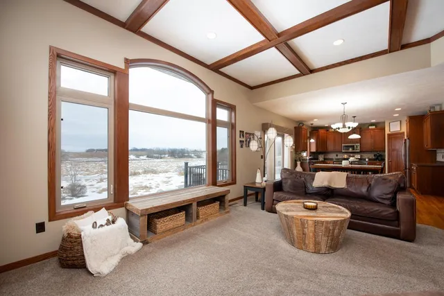 $619,900 | 610 East Rolling Hills Drive, Le Center, MN 56057