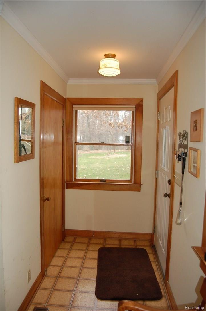 2695 East Snell Road Rochester, MI 48306 - Photo 2 of 40 Foyer