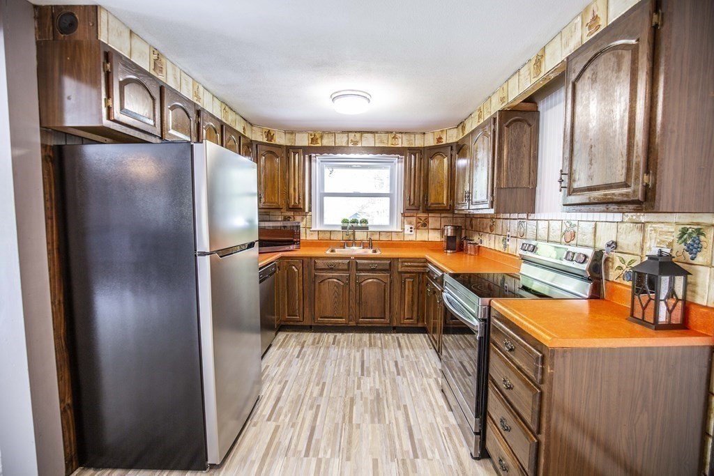 13 Sylvan Road Billerica, MA 01821 - Photo 25 of 41