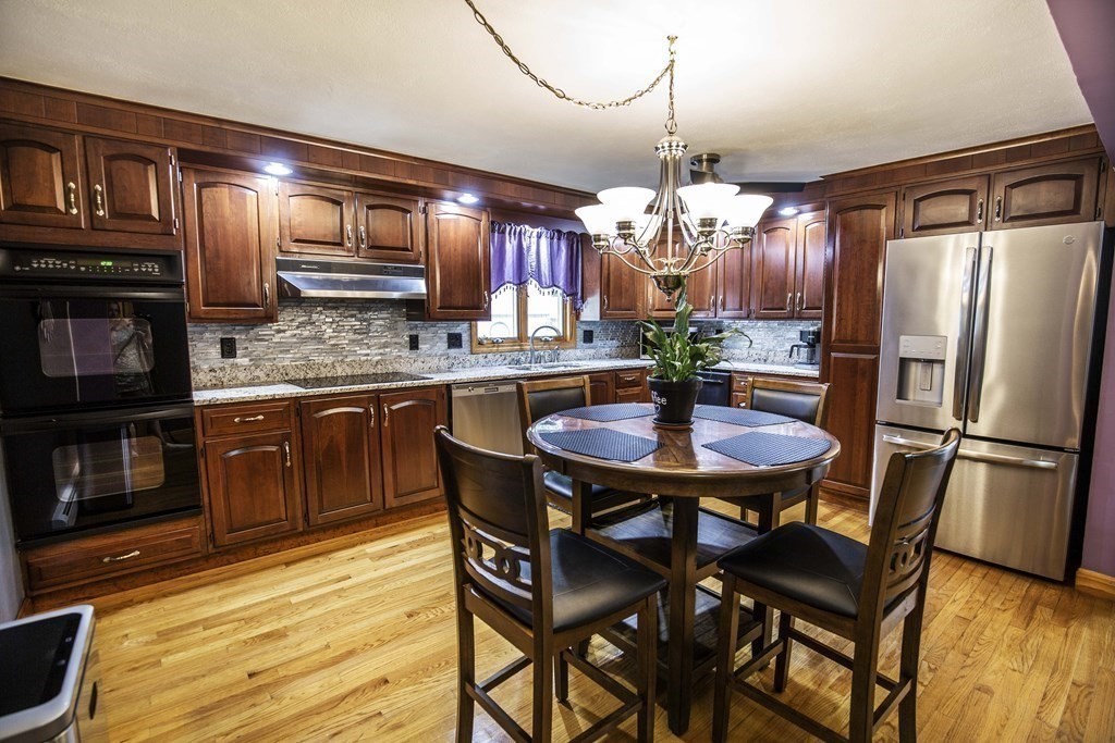 13 Sylvan Road Billerica, MA 01821 - Photo 4 of 41
