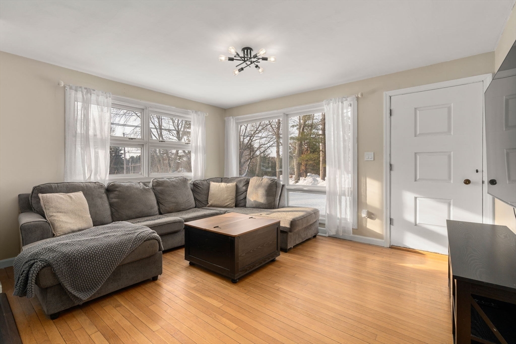 48 Butler Street Salem, NH 03079 - Photo 4 of 21