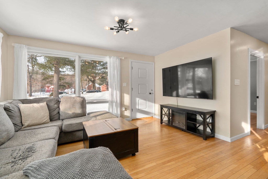 48 Butler Street Salem, NH 03079 - Photo 5 of 21