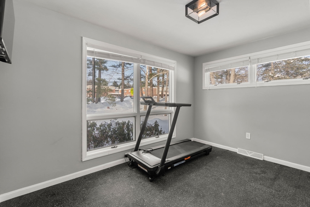 48 Butler Street Salem, NH 03079 - Photo 8 of 21