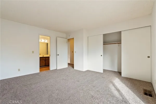 a view of empty room with closet and entryway