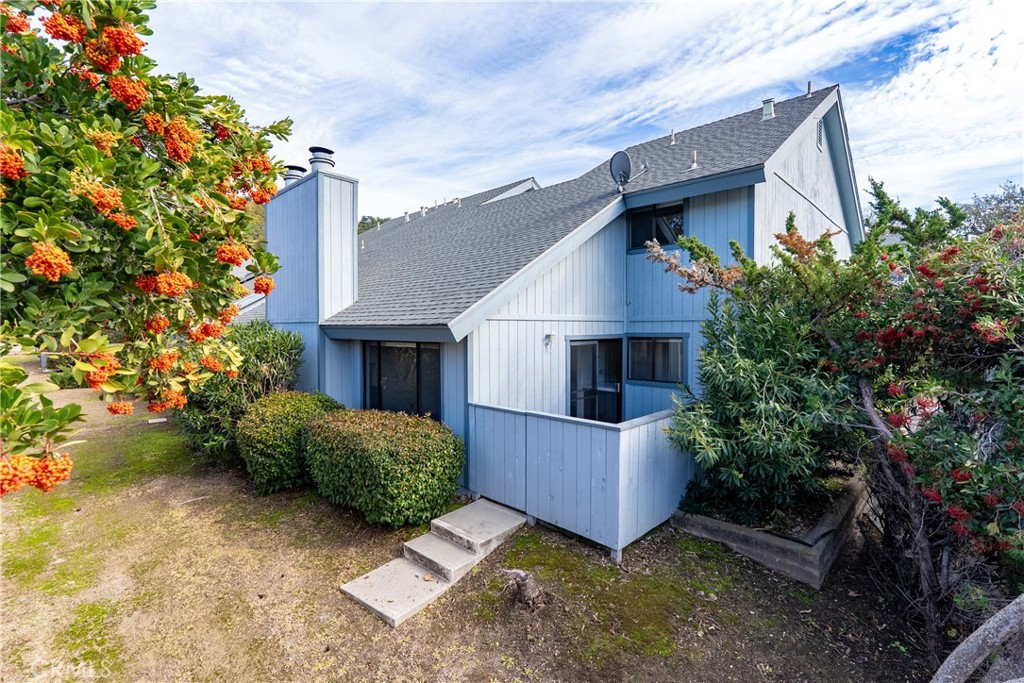 7 Quail Ridge Drive Atascadero, CA 93422 - Photo 9 of 29 a view of a house with a plants and potted plants