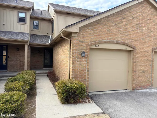 $2,500 | 616 Byron Court, Unit 39, Rochester, MI 48307