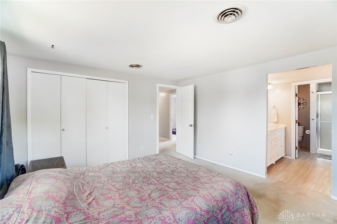 5576 Longford Road Dayton, OH 45424 - Photo 21 of 36