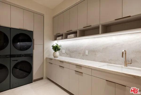 $16,499,999 | 16401 Mulholland Drive, Los Angeles, CA 90049