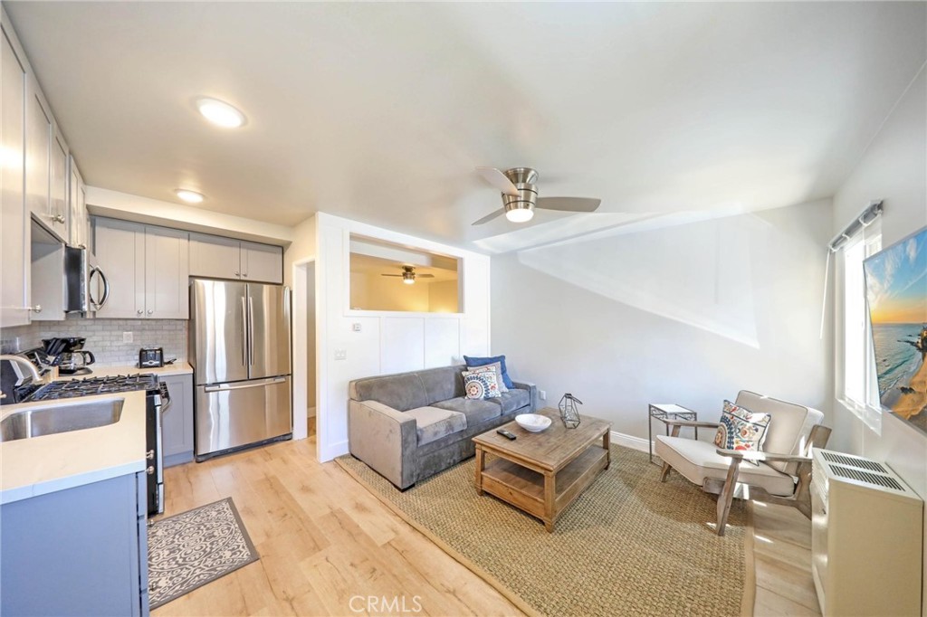 327 3rd Street, Unit R Laguna Beach, CA 92651 - Photo 2 of 10