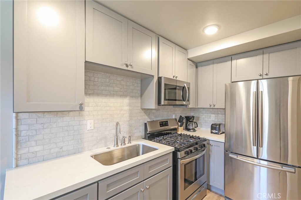 327 3rd Street, Unit R Laguna Beach, CA 92651 - Photo 3 of 10