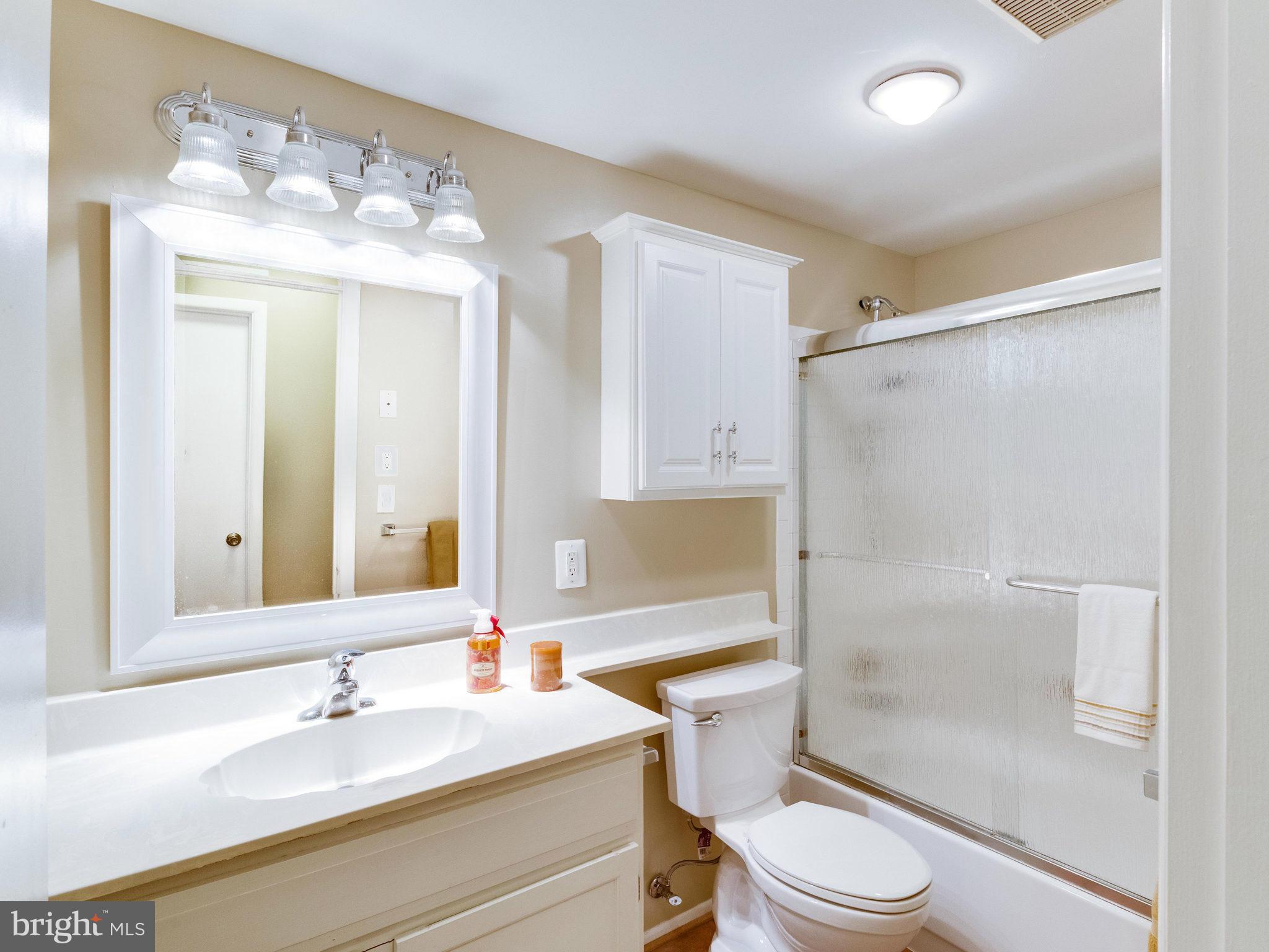 5926 Hall Street Springfield, VA 22152 - Photo 15 of 24 Bath