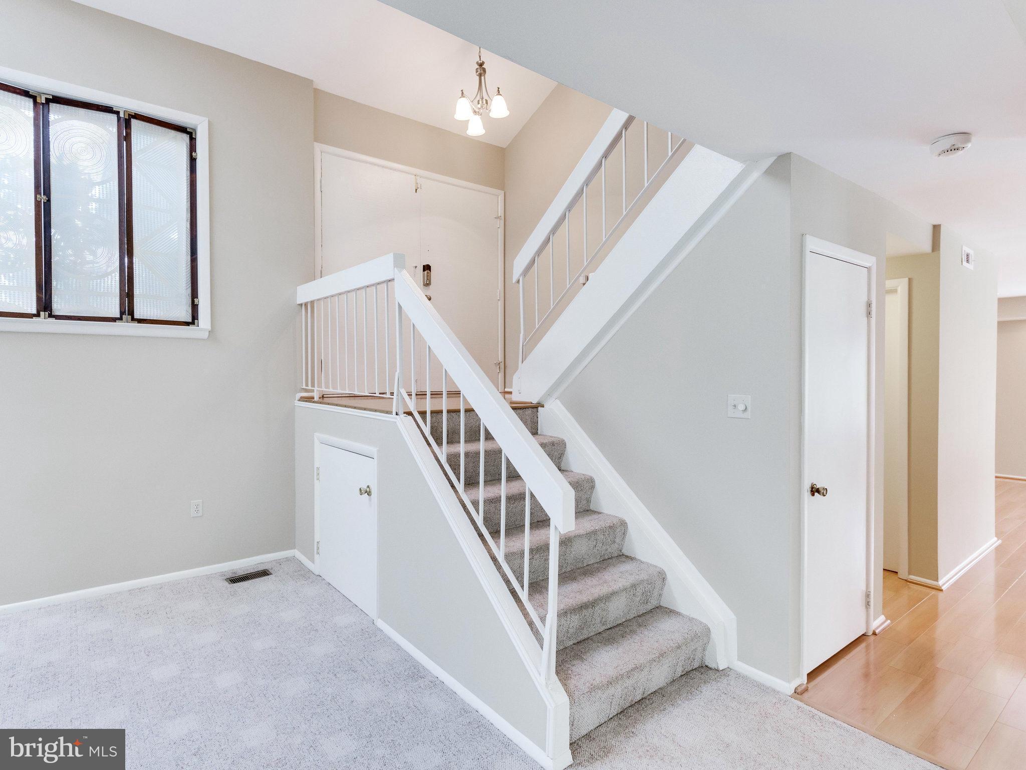 5926 Hall Street Springfield, VA 22152 - Photo 4 of 24 Interior (General)