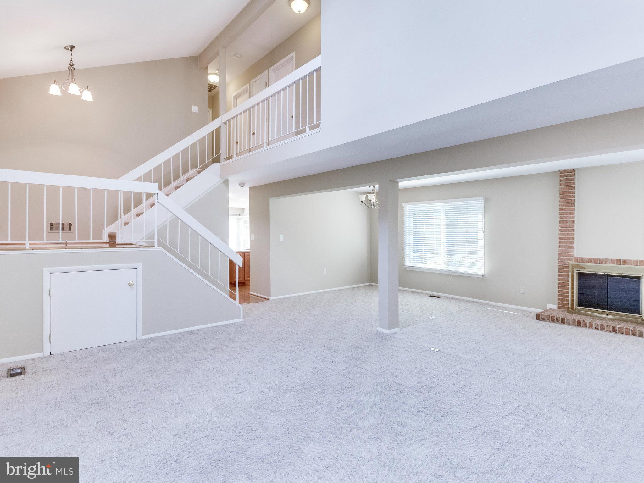 5926 Hall Street Springfield, VA 22152 - Photo 5 of 24 Living Room