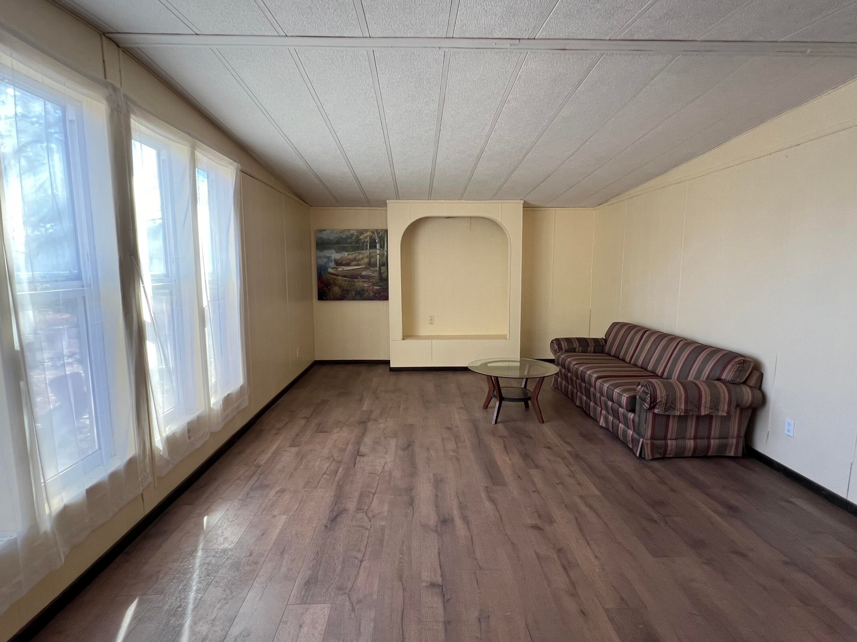 9728 Ben Kerns Road Klamath Falls, OR 97601 - Photo 16 of 58 Living Room