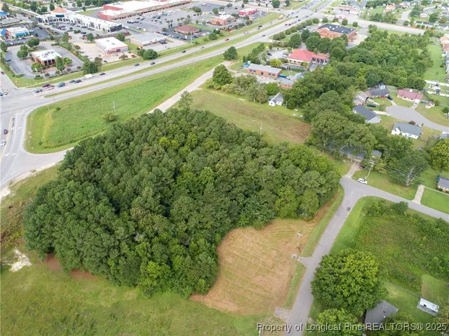 a view of a houses with a yard