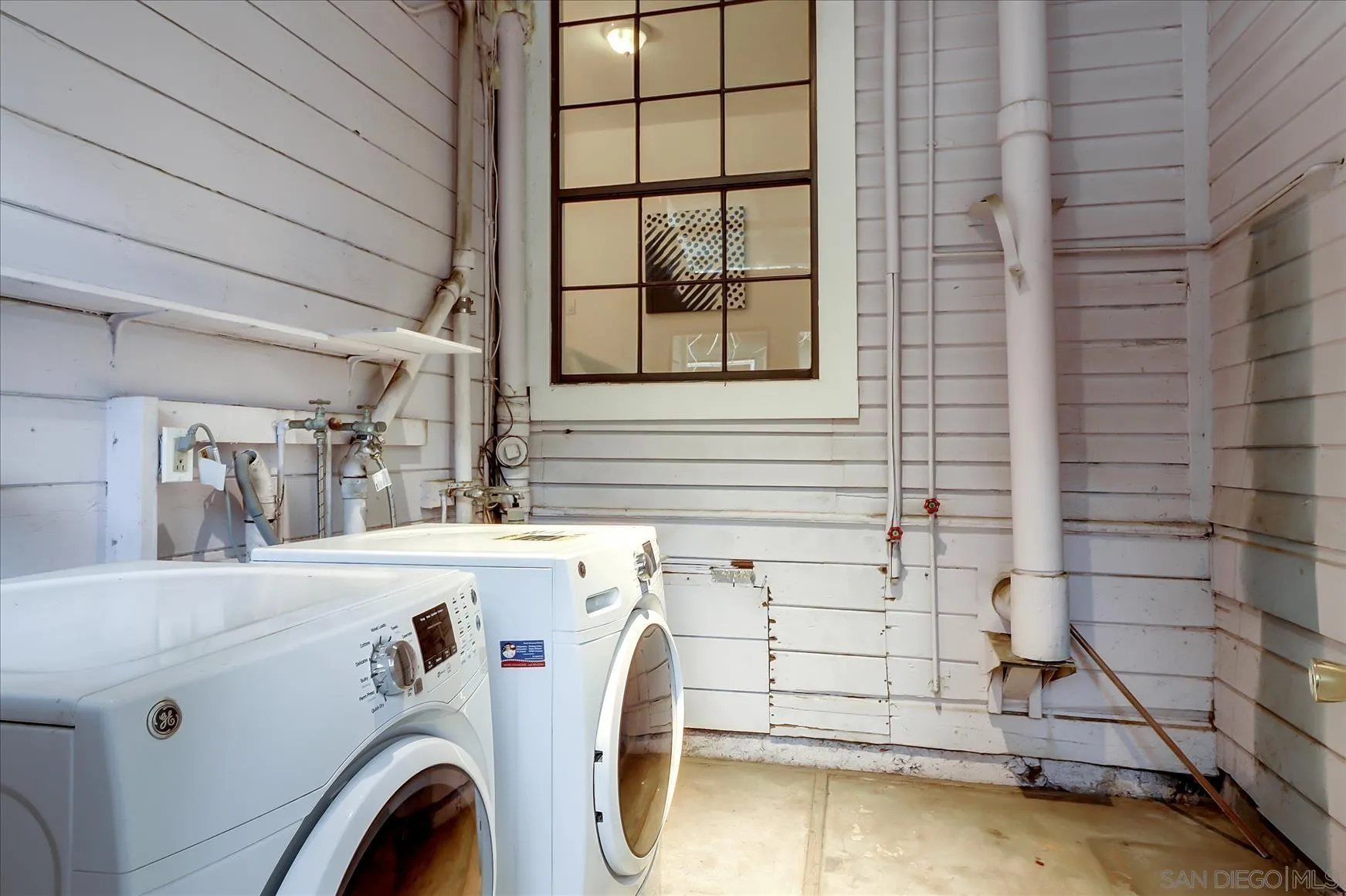 1521 D Street Hayward, CA 94541 - Photo 33 of 39 a utility room with dryer and washer