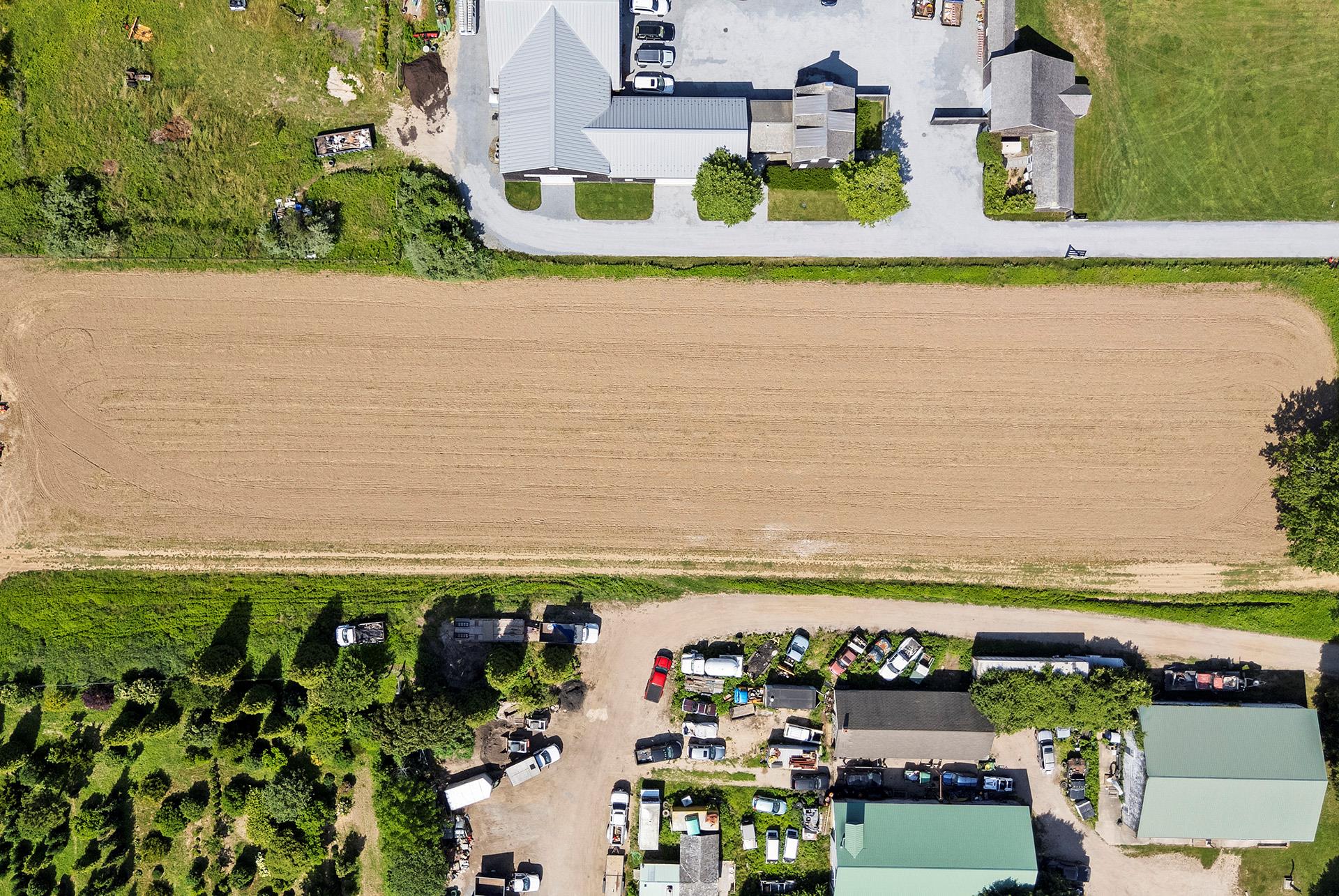 89 Wainscott Main Street Wainscott, NY 11975 - Photo 2 of 3 a view of a city