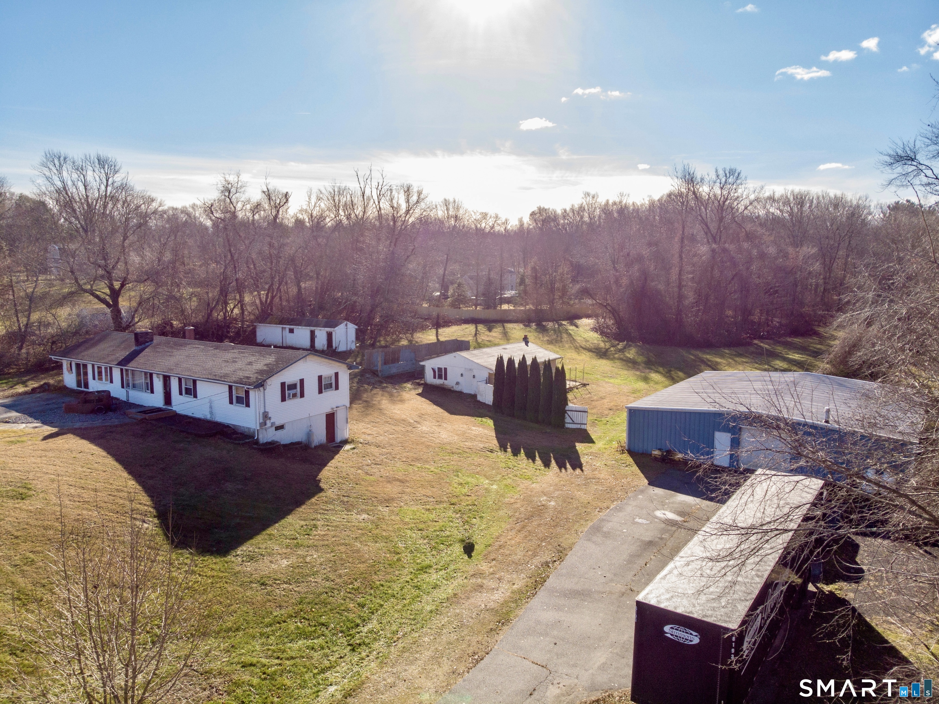 208 Gooseneck Hill Road Canterbury, CT 06331 - Photo 4 of 34 a living room with furniture