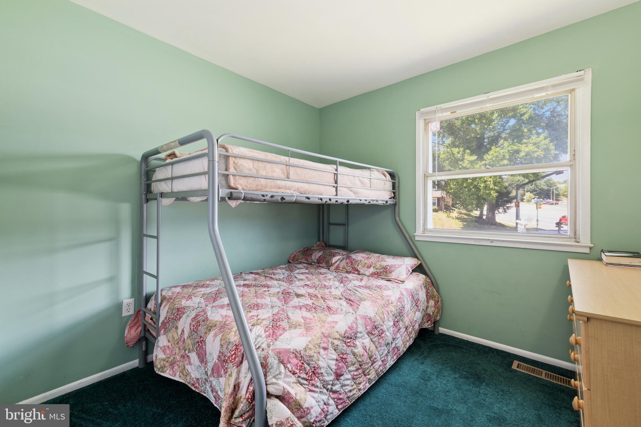13601 Lindendale Road Woodbridge, VA 22193 - Photo 20 of 45 Bedroom upstairs