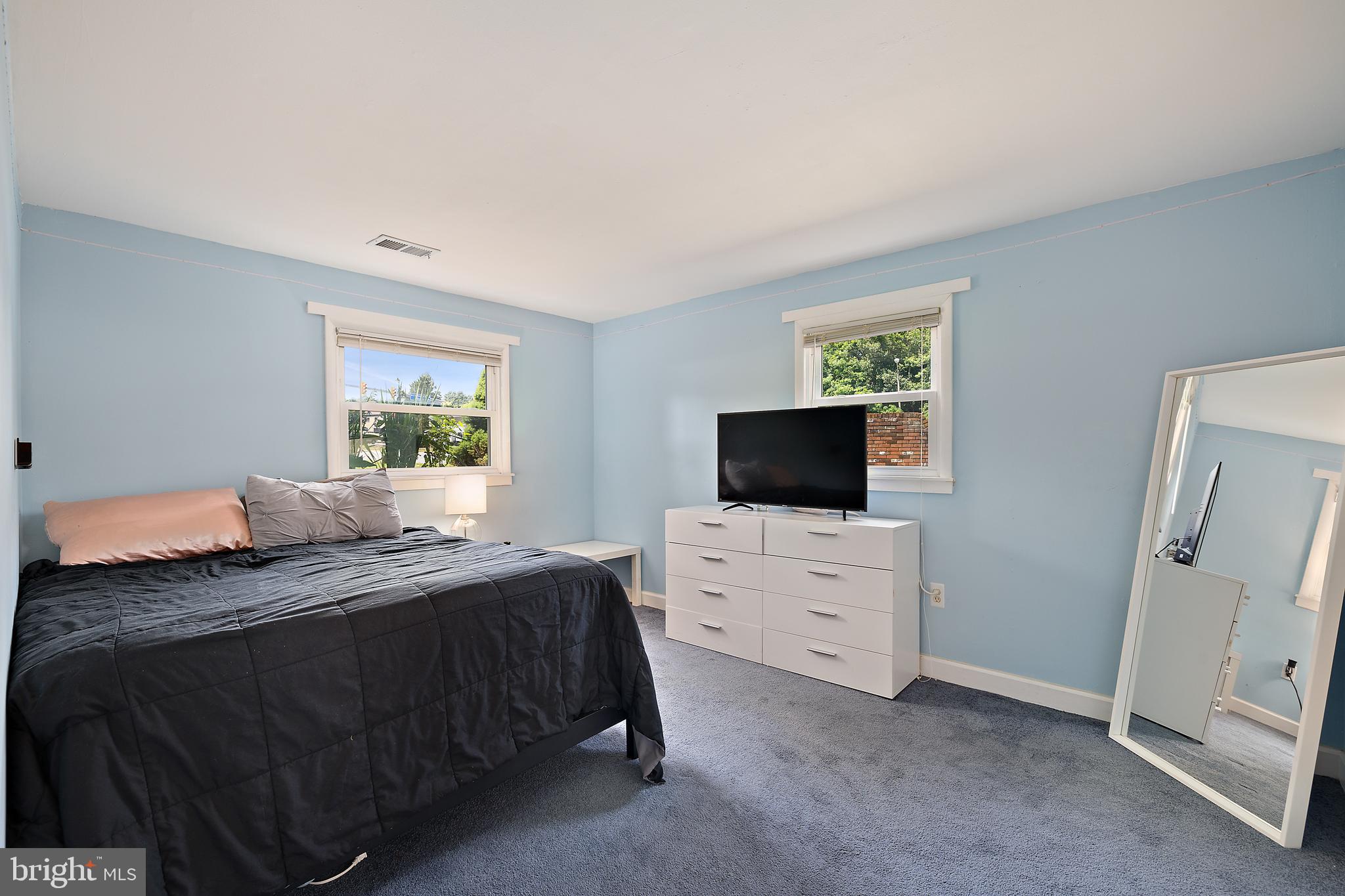13601 Lindendale Road Woodbridge, VA 22193 - Photo 26 of 45 Bedroom downstairs