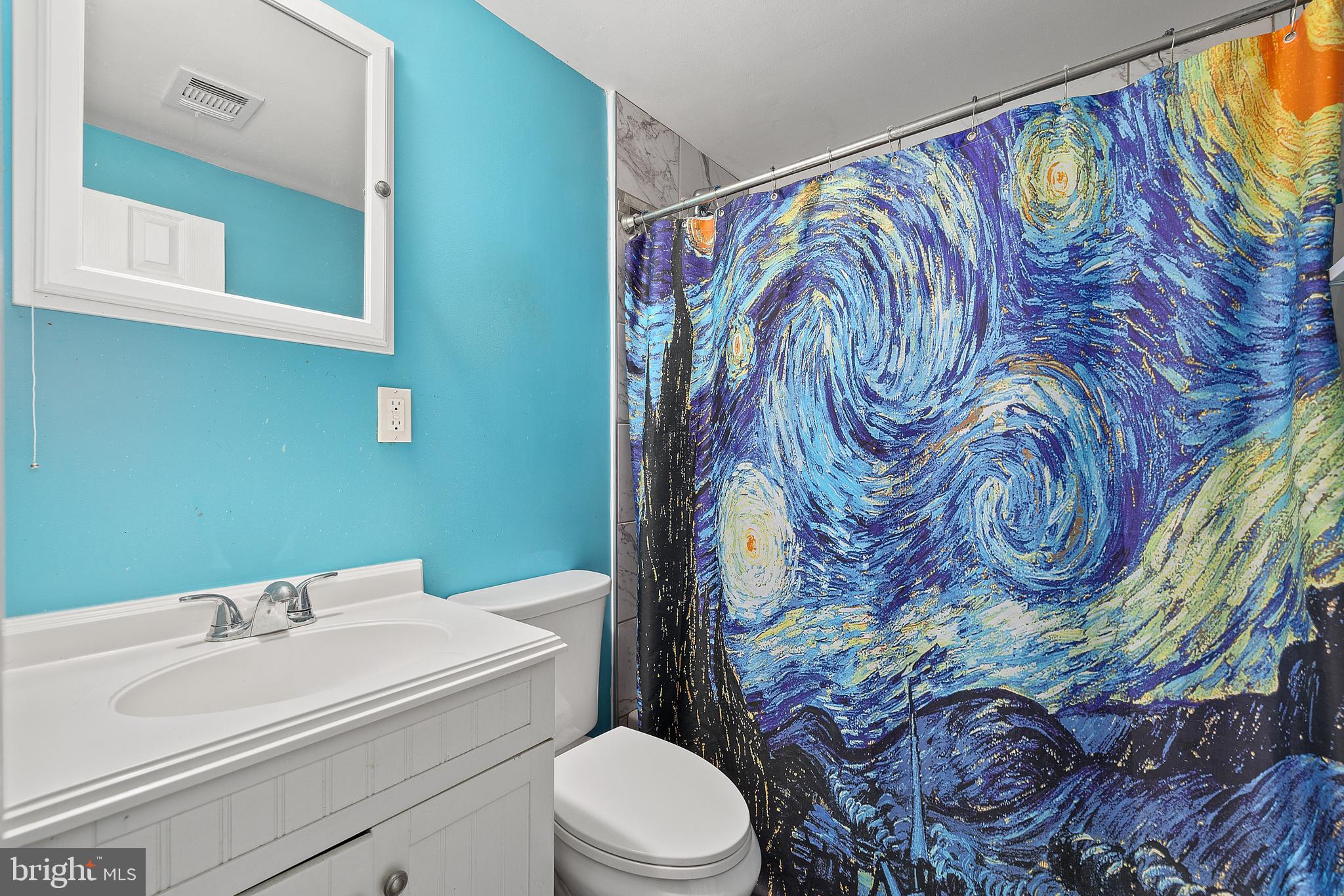 13601 Lindendale Road Woodbridge, VA 22193 - Photo 29 of 45 Bathroom downstairs