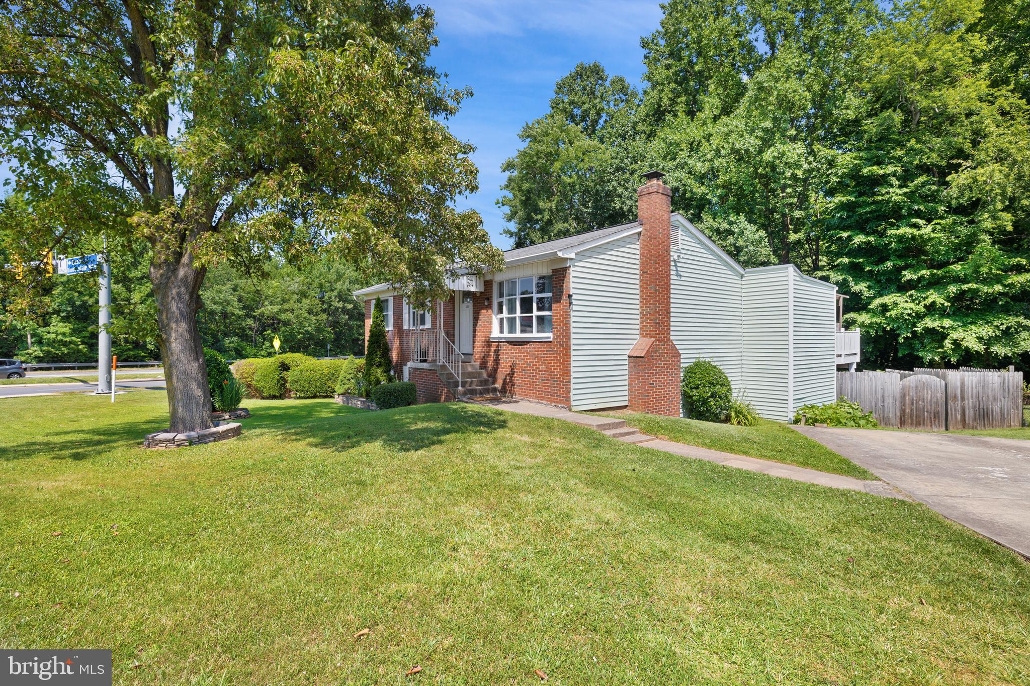 13601 Lindendale Road Woodbridge, VA 22193 - Photo 3 of 45