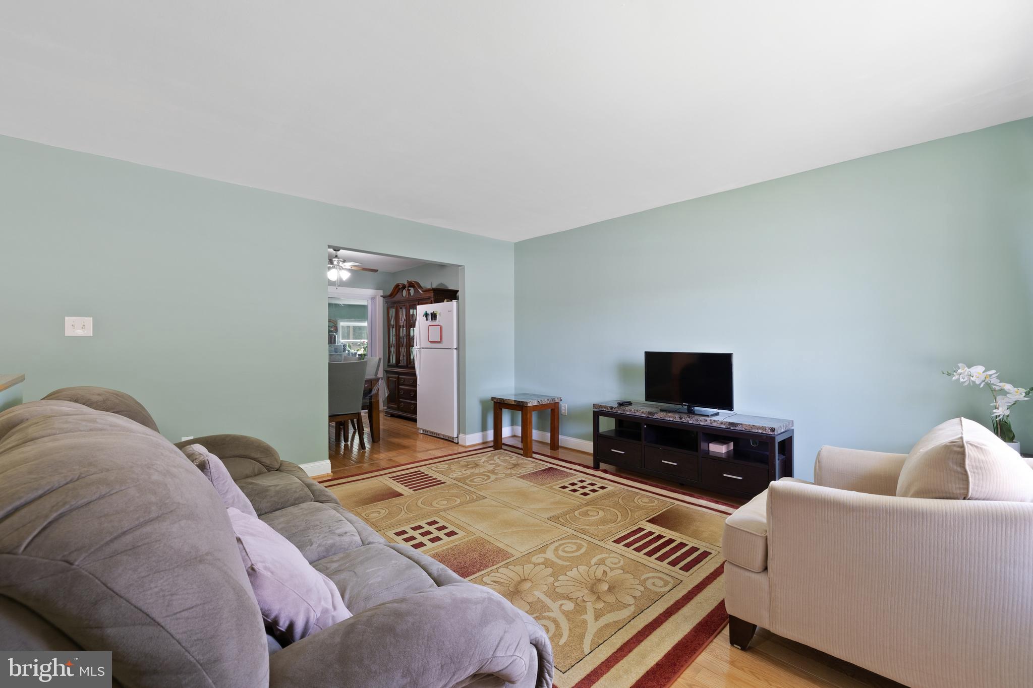 13601 Lindendale Road Woodbridge, VA 22193 - Photo 4 of 45 Livingroom