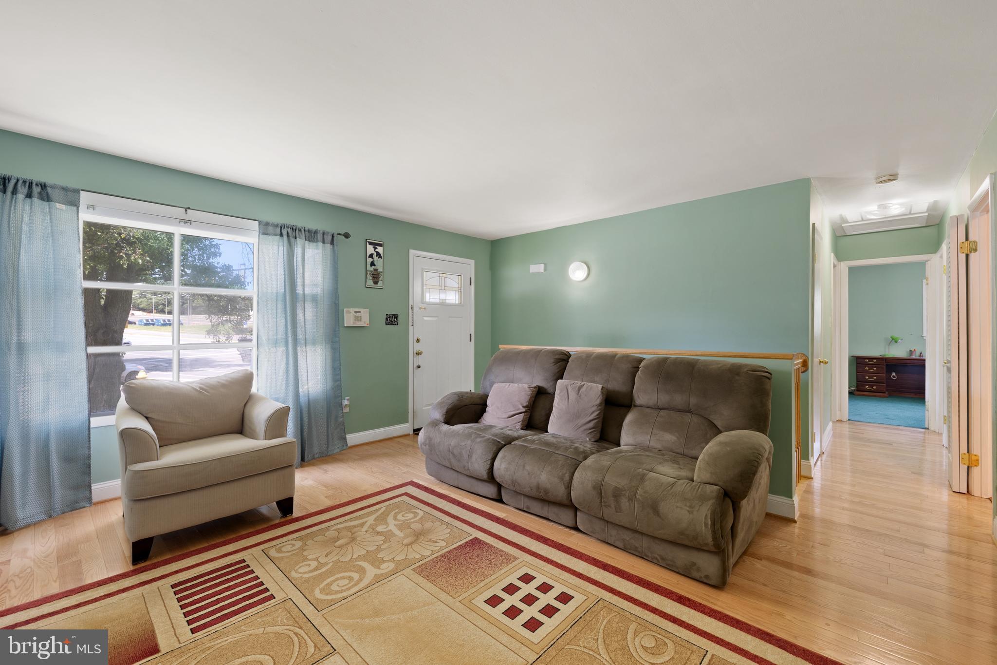 13601 Lindendale Road Woodbridge, VA 22193 - Photo 5 of 45