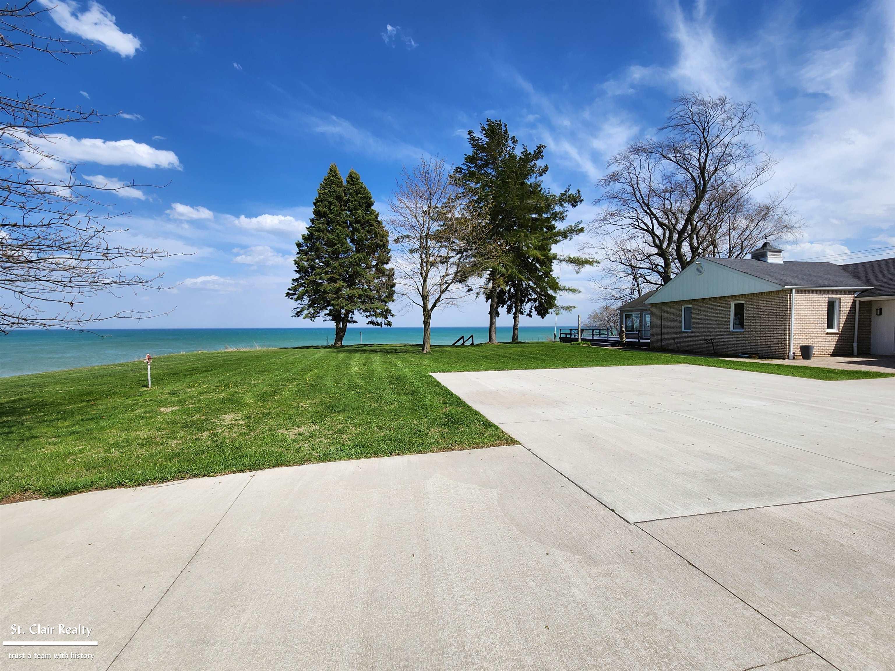 1519 South Lakeshore Road Carsonville, MI 48419 - Photo 3 of 15 50174484-a40a91dc-b2a4-43f4-85f0-5ba179ff09f9.JPG