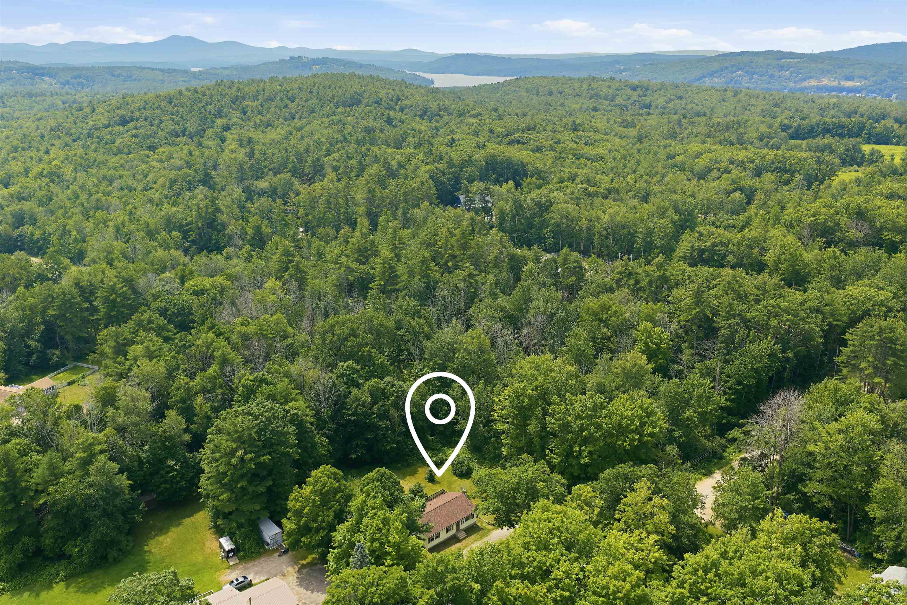 39 Old Center Harbor Road Meredith, NH 03253 - Photo 3 of 48
