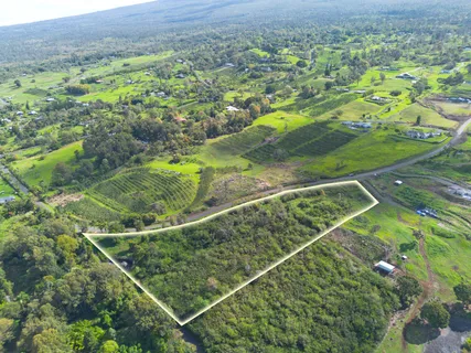 a view of a tennis court