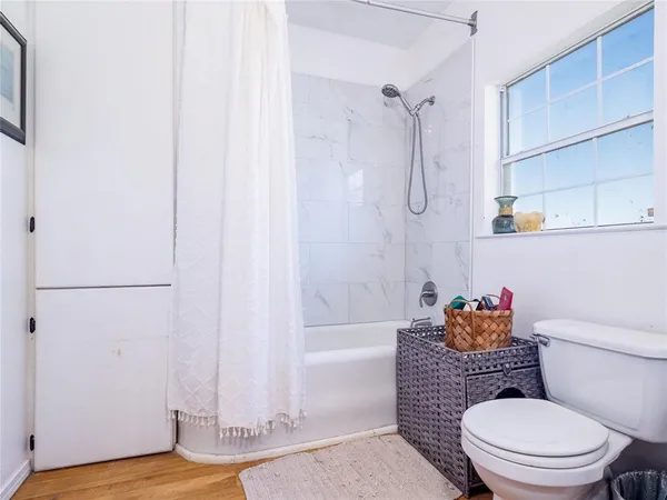 a bathroom with a toilet and a shower