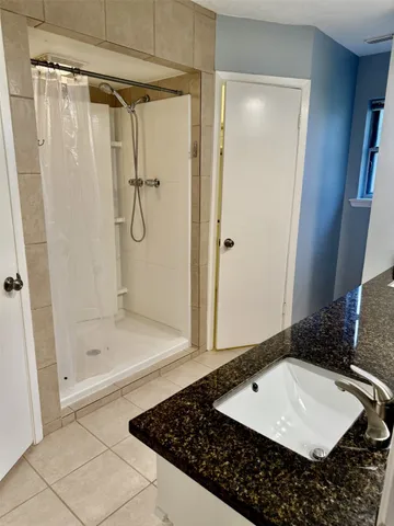 $2,100 | 717 Blue Ridge Drive, Shenandoah, TX 77381