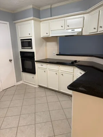 $2,100 | 717 Blue Ridge Drive, Shenandoah, TX 77381