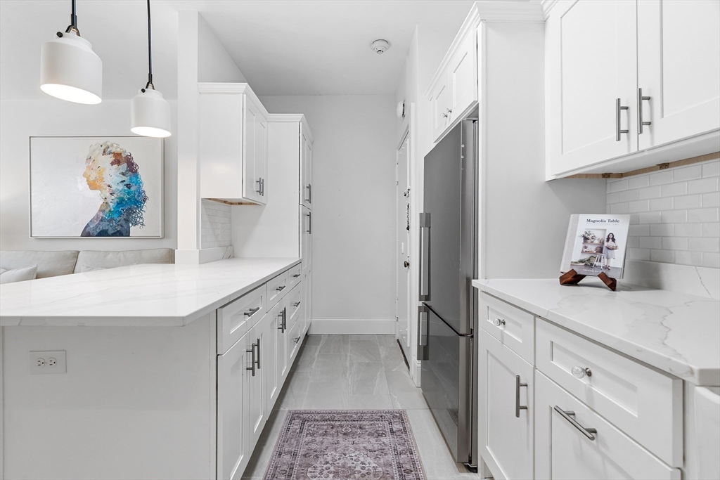 286 Beacon Street, Unit 1 Boston, MA 02116 - Photo 3 of 30