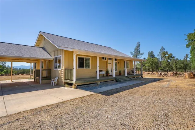 a view of a room with an empty space