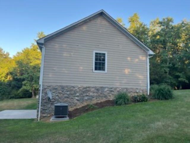 204 Stover Shop Road Churchville, VA 24421 - Photo 6 of 52 a buliding that has wooden fence