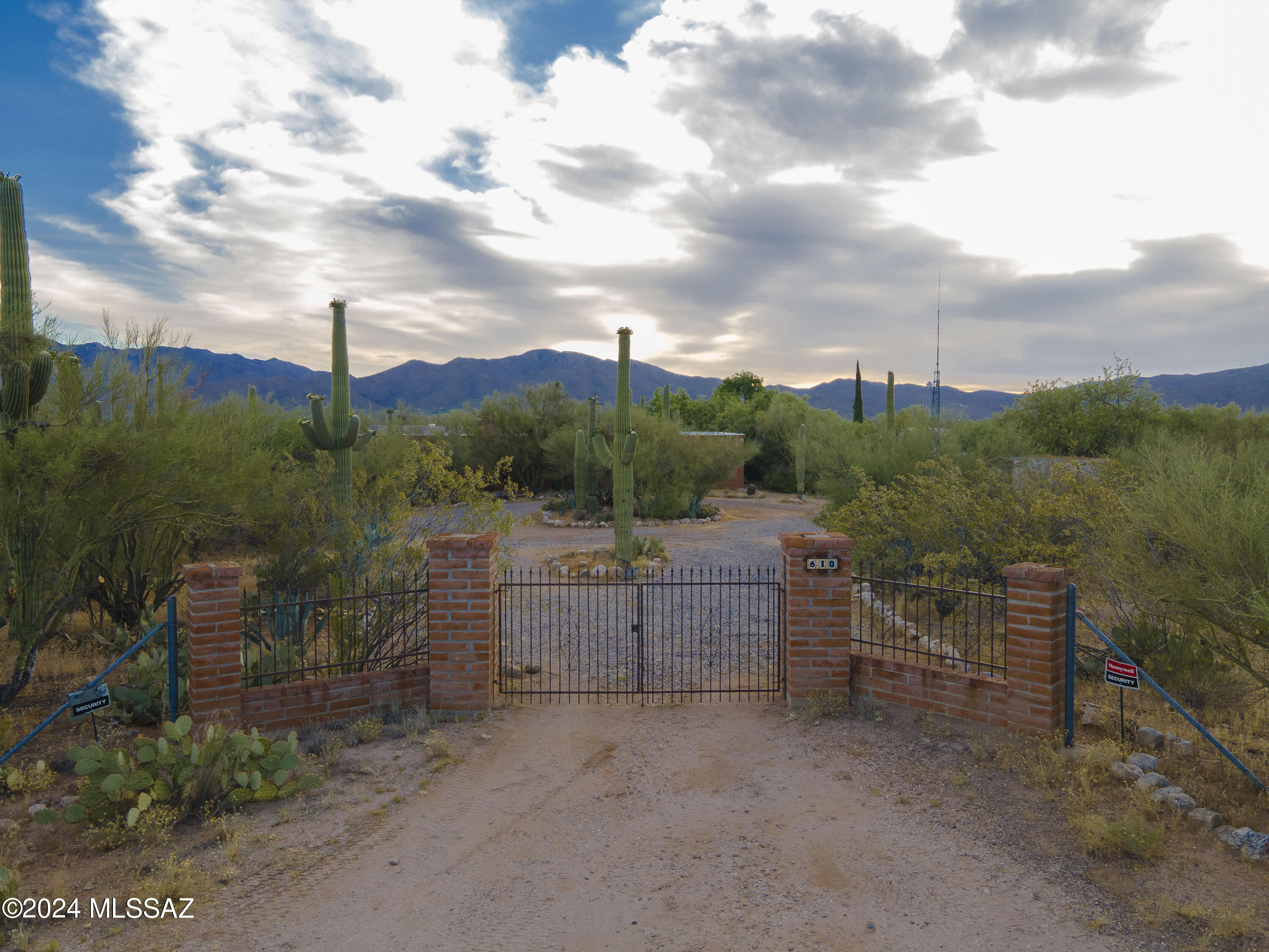 610 North Freeman Road Tucson, AZ 85748 - Photo 2 of 43 Gallery Image 2